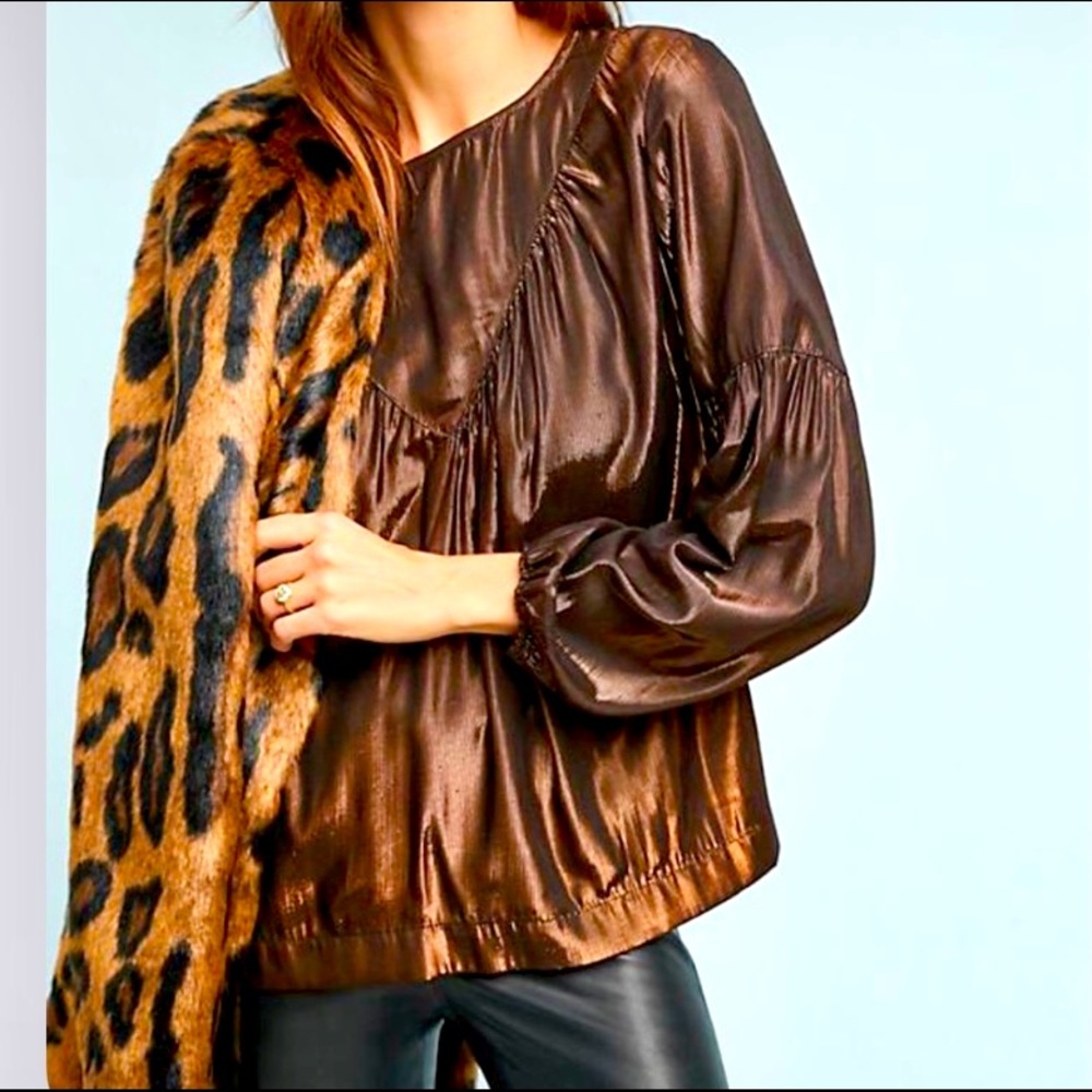 Amadi metallic top